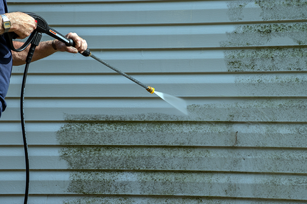 pressure washing mold on house siding