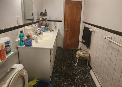 1950s bathroom before renovation